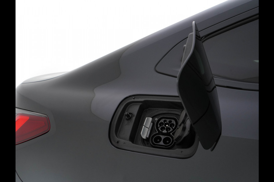 BMW i4 eDrive40 High Executive 84 kWh M-Sportpack [ 3-Fase-11kW ] {SOH-93%} (INCL.BTW)  Aut *LEATHER | HEAD UP | FULL-LED | HIFI-SOUND | CRUISE | WIDESCREEN-COCKPIT | DAB+ | CAMERA | AMBIENTLIGHT | CARPLAY | HEATED-SPORTSEATS | PRIVACY-GLASS | 19''ALU*