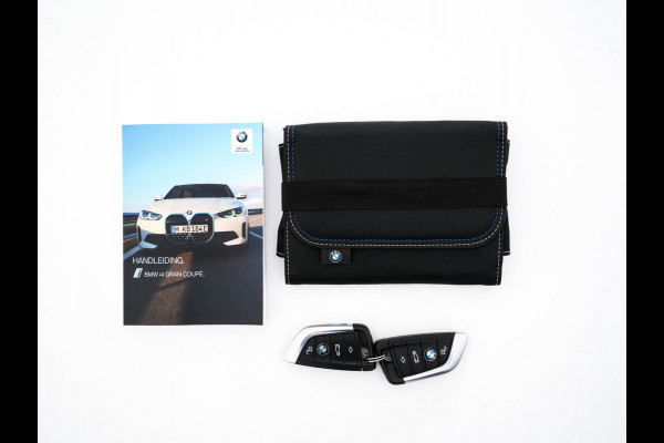 BMW i4 eDrive40 High Executive 84 kWh M-Sportpack [ 3-Fase-11kW ] {SOH-93%} (INCL.BTW)  Aut *LEATHER | HEAD UP | FULL-LED | HIFI-SOUND | CRUISE | WIDESCREEN-COCKPIT | DAB+ | CAMERA | AMBIENTLIGHT | CARPLAY | HEATED-SPORTSEATS | PRIVACY-GLASS | 19''ALU*