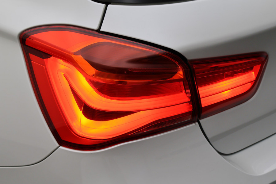 BMW 1-serie 118i Corporate Lease Executive Automaat Navigatie, LED, Climate, Cruise, Trekhaak