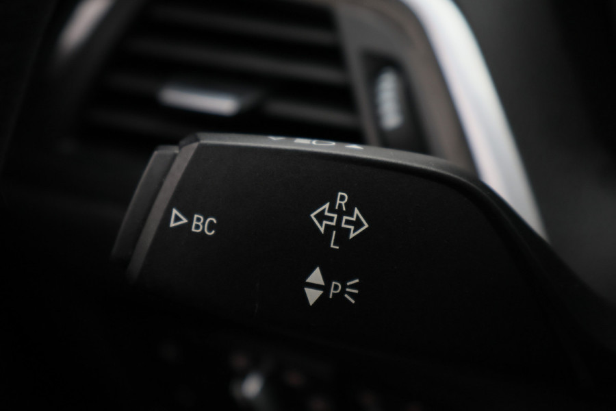 BMW 1-serie 118i Corporate Lease Executive Automaat Navigatie, LED, Climate, Cruise, Trekhaak