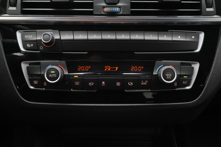 BMW 1-serie 118i Corporate Lease Executive Automaat Navigatie, LED, Climate, Cruise, Trekhaak