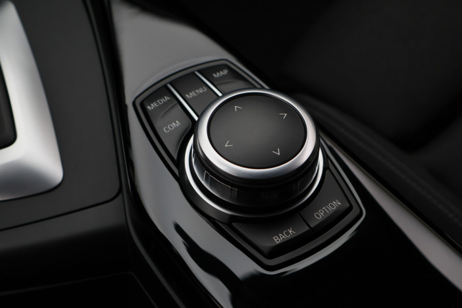 BMW 1-serie 118i Corporate Lease Executive Automaat Navigatie, LED, Climate, Cruise, Trekhaak