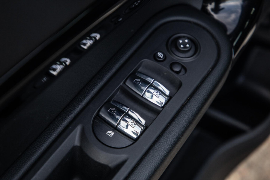 MINI Countryman 1.5 Cooper S E ALL4 Essential CAMERA / NAVI / CARPLAY / AIRCO / ZWART / STOELVERWARMING