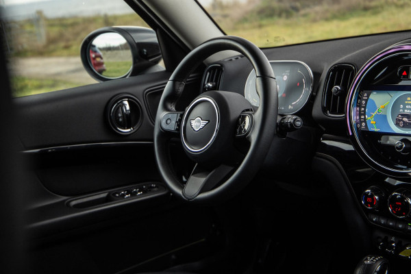 MINI Countryman 1.5 Cooper S E ALL4 Essential CAMERA / NAVI / CARPLAY / AIRCO / ZWART / STOELVERWARMING