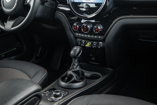MINI Countryman 1.5 Cooper S E ALL4 Essential CAMERA / NAVI / CARPLAY / AIRCO / ZWART / STOELVERWARMING