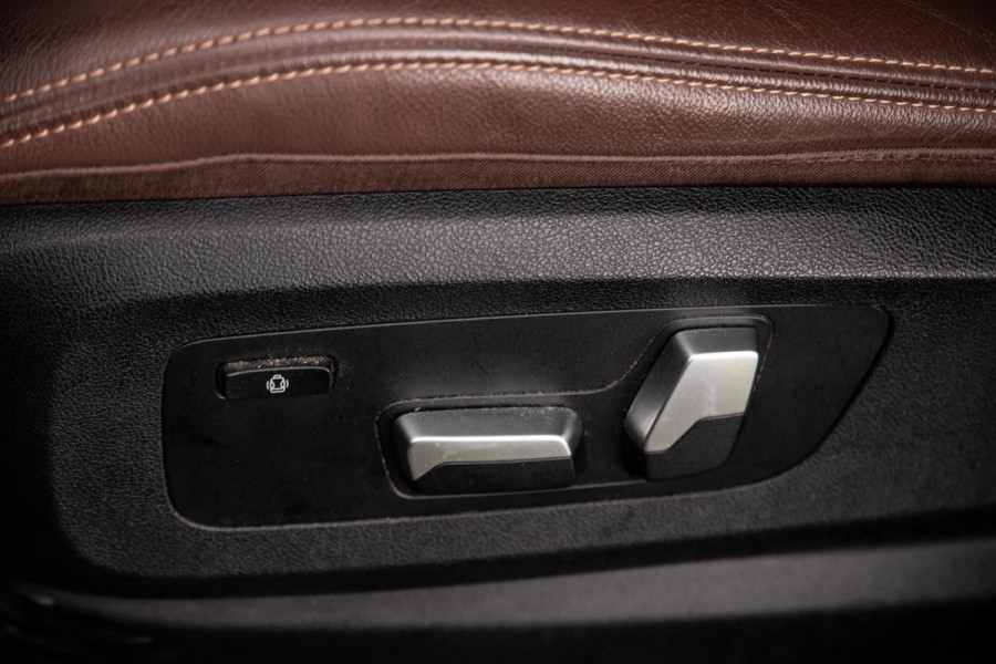 BMW X5 xDrive45e CARPLAY  / CAMERA / DEALER ONDERHOUDEN / BRUIN LEER / STOELVERWARMING