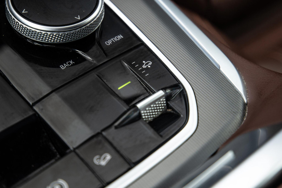 BMW X5 xDrive45e CARPLAY  / CAMERA / DEALER ONDERHOUDEN / BRUIN LEER / STOELVERWARMING