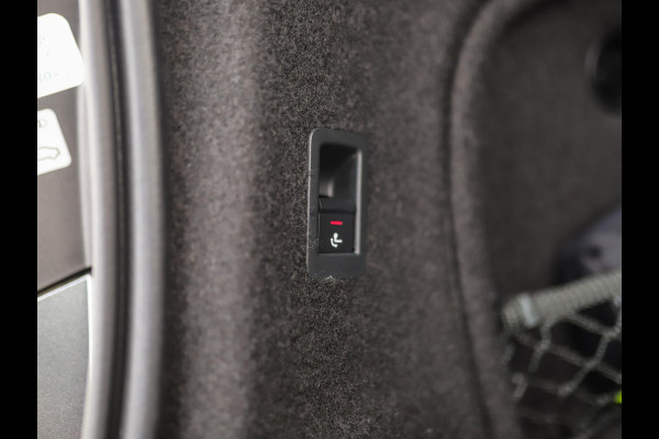 Audi A4 Limousine 40 TFSI S edition Competition | Keyless | 3-Zone Airco | Trekhaak | Virtual Cockpit
