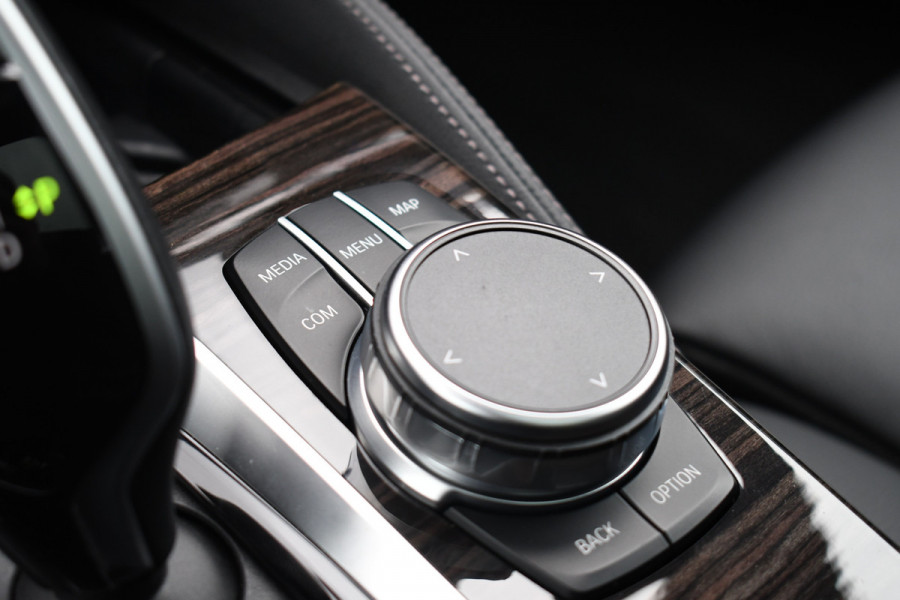 BMW 5 Serie Touring 530e 292pk M-Sport Pano ACC Trekh Comf-seat 360 HUD Laser 4wielbest