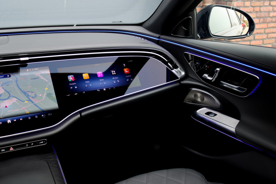 Mercedes-Benz E-Klasse 400 e 4MATIC AMG Line | Hyperscreen | Luchtvering | Achterasbesturing | Distronic+ | HUD | Massage | Burmester | Nappa Leder | Trekhaak | Vlakkenverwarming | Stoelventilatie | Soft-Close |
