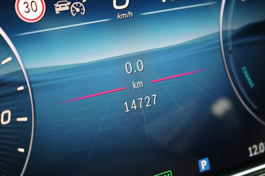 Mercedes-Benz E-Klasse 400 e 4MATIC AMG Line | Hyperscreen | Luchtvering | Achterasbesturing | Distronic+ | HUD | Massage | Burmester | Nappa Leder | Trekhaak | Vlakkenverwarming | Stoelventilatie | Soft-Close |