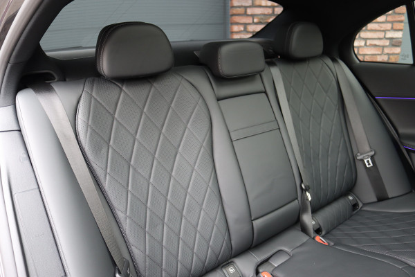 Mercedes-Benz E-Klasse 400 e 4MATIC AMG Line | Hyperscreen | Luchtvering | Achterasbesturing | Distronic+ | HUD | Massage | Burmester | Nappa Leder | Trekhaak | Vlakkenverwarming | Stoelventilatie | Soft-Close |