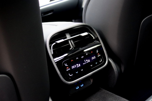 Mercedes-Benz E-Klasse 400 e 4MATIC AMG Line | Hyperscreen | Luchtvering | Achterasbesturing | Distronic+ | HUD | Massage | Burmester | Nappa Leder | Trekhaak | Vlakkenverwarming | Stoelventilatie | Soft-Close |