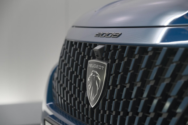 Peugeot 2008 1.2 Hybrid 145 Allure | 360 Camera | Adaptieve Cruise Control | Dodehoekdetectie | Apple Carplay