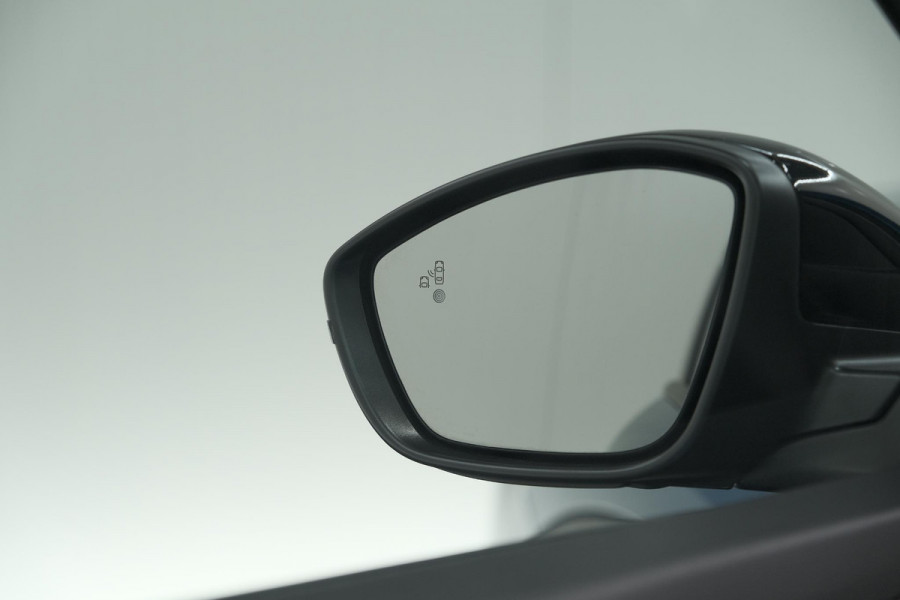 Peugeot 2008 1.2 Hybrid 145 Allure | 360 Camera | Adaptieve Cruise Control | Dodehoekdetectie | Apple Carplay