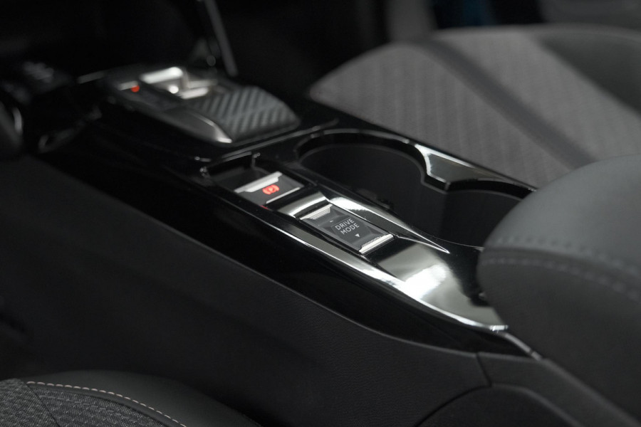 Peugeot 2008 1.2 Hybrid 145 Allure | 360 Camera | Adaptieve Cruise Control | Dodehoekdetectie | Apple Carplay