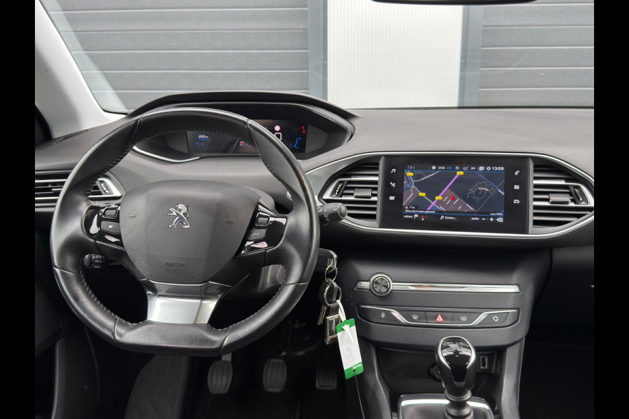 Peugeot 308 1.2 PureTech NAVI / PDC / CARPLAY / LANE ASSIST / APK