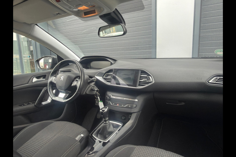 Peugeot 308 1.2 PureTech NAVI / PDC / CARPLAY / LANE ASSIST / APK