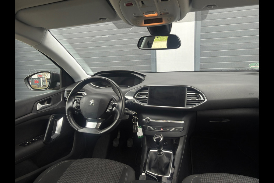 Peugeot 308 1.2 PureTech NAVI / PDC / CARPLAY / LANE ASSIST / APK