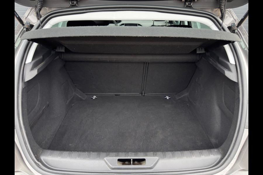 Peugeot 308 1.2 PureTech NAVI / PDC / CARPLAY / LANE ASSIST / APK