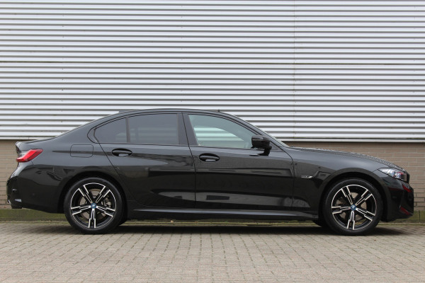BMW 3-serie 330e xDrive M-Sport | Panoramadak | Widescreen | Harman Kardon | Head-up | BLIS