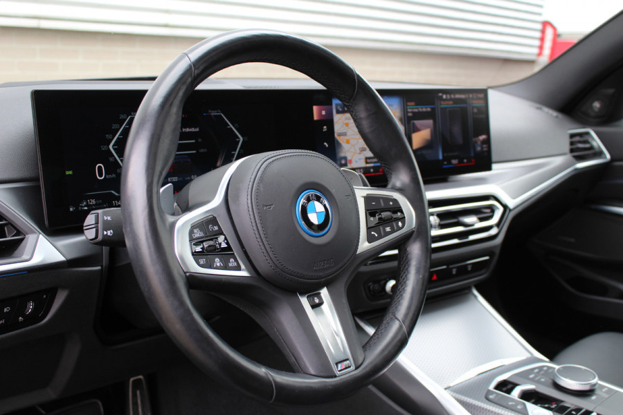BMW 3-serie 330e xDrive M-Sport | Panoramadak | Widescreen | Harman Kardon | Head-up | BLIS