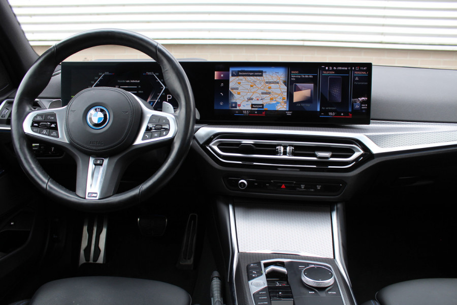 BMW 3-serie 330e xDrive M-Sport | Panoramadak | Widescreen | Harman Kardon | Head-up | BLIS