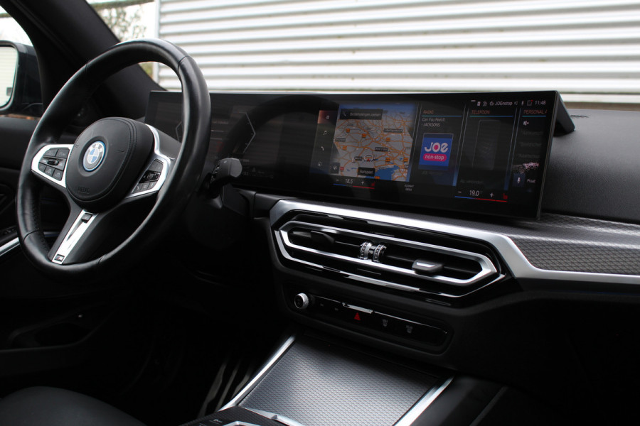 BMW 3-serie 330e xDrive M-Sport | Panoramadak | Widescreen | Harman Kardon | Head-up | BLIS