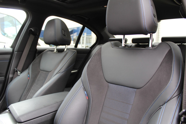 BMW 3-serie 330e xDrive M-Sport | Panoramadak | Widescreen | Harman Kardon | Head-up | BLIS