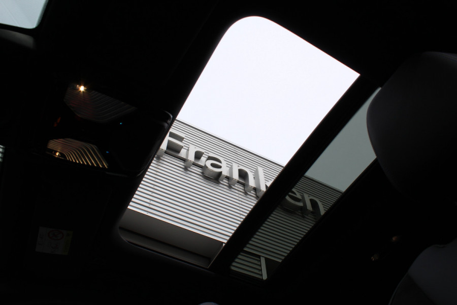 BMW 3-serie 330e xDrive M-Sport | Panoramadak | Widescreen | Harman Kardon | Head-up | BLIS