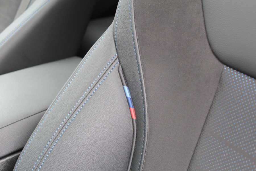 BMW 3-serie 330e xDrive M-Sport | Panoramadak | Widescreen | Harman Kardon | Head-up | BLIS