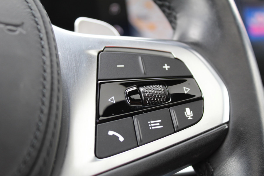 BMW 3-serie 330e xDrive M-Sport | Panoramadak | Widescreen | Harman Kardon | Head-up | BLIS