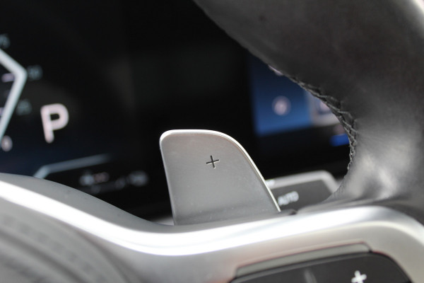 BMW 3-serie 330e xDrive M-Sport | Panoramadak | Widescreen | Harman Kardon | Head-up | BLIS