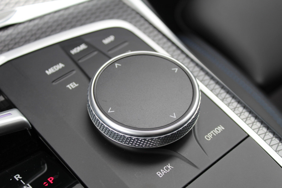 BMW 3-serie 330e xDrive M-Sport | Panoramadak | Widescreen | Harman Kardon | Head-up | BLIS
