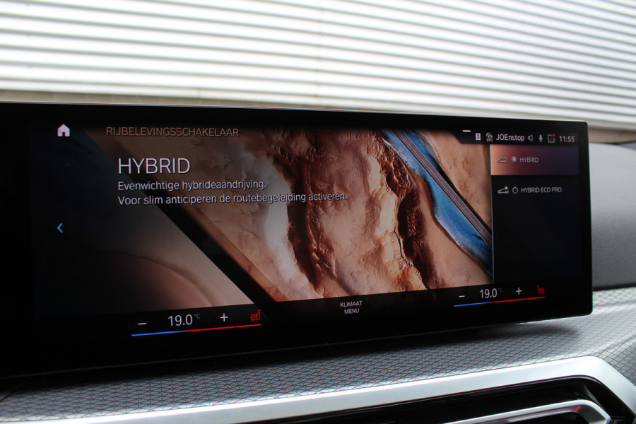 BMW 3-serie 330e xDrive M-Sport | Panoramadak | Widescreen | Harman Kardon | Head-up | BLIS