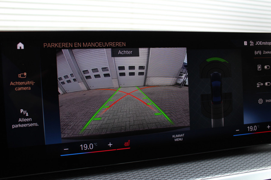 BMW 3-serie 330e xDrive M-Sport | Panoramadak | Widescreen | Harman Kardon | Head-up | BLIS