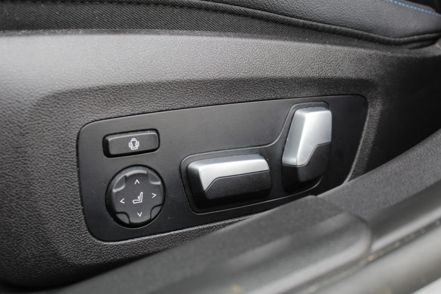 BMW 3-serie 330e xDrive M-Sport | Panoramadak | Widescreen | Harman Kardon | Head-up | BLIS