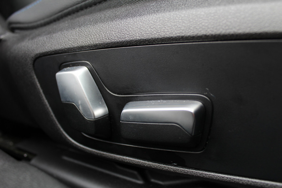 BMW 3-serie 330e xDrive M-Sport | Panoramadak | Widescreen | Harman Kardon | Head-up | BLIS