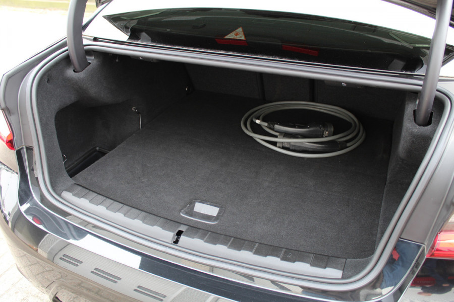 BMW 3-serie 330e xDrive M-Sport | Panoramadak | Widescreen | Harman Kardon | Head-up | BLIS