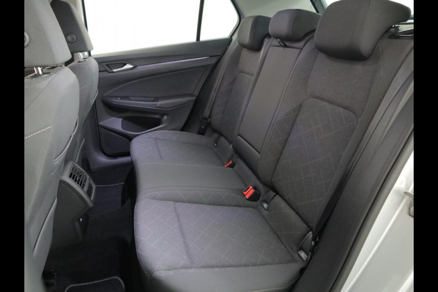 Volkswagen Golf 1.0 eTSI Life 110pk DSG | Camera| Navi| LM-velgen| Park-sensors| Keyless start