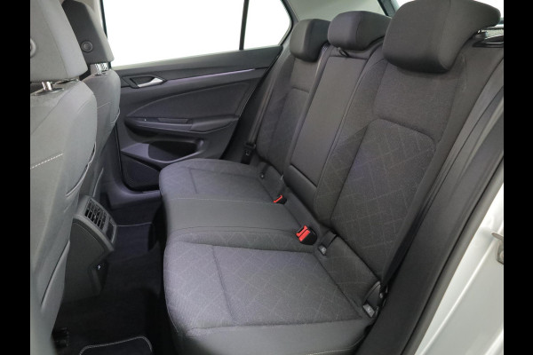 Volkswagen Golf 1.0 eTSI Life 110pk DSG | Camera| Navi| LM-velgen| Park-sensors| Keyless start