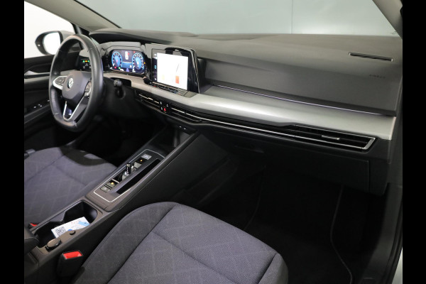 Volkswagen Golf 1.0 eTSI Life 110pk DSG | Camera| Navi| LM-velgen| Park-sensors| Keyless start