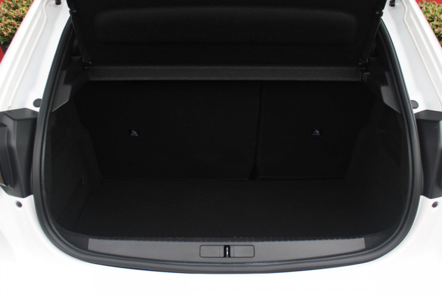 Peugeot 208 1.2 100PK ALLURE PACK | NAVIGATIE 10" TOUCHSCREEN | 3-D INSTRUMENTENPANEEL | ALL SEASON BANDEN | PARKEERSENSOREN ACHTER | CLIMATE CONTROL | CRUISE CONTROL | APPLE CARPLAY/ANDROID AUTO | LICHTMETALEN VELGEN | DAB+ RADIO |