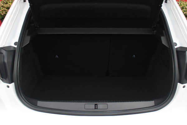 Peugeot 208 1.2 100PK ALLURE PACK | NAVIGATIE 10" TOUCHSCREEN | 3-D INSTRUMENTENPANEEL | ALL SEASON BANDEN | PARKEERSENSOREN ACHTER | CLIMATE CONTROL | CRUISE CONTROL | APPLE CARPLAY/ANDROID AUTO | LICHTMETALEN VELGEN | DAB+ RADIO |