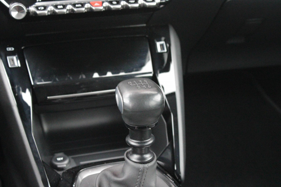 Peugeot 208 1.2 100PK ALLURE PACK | NAVIGATIE 10" TOUCHSCREEN | 3-D INSTRUMENTENPANEEL | ALL SEASON BANDEN | PARKEERSENSOREN ACHTER | CLIMATE CONTROL | CRUISE CONTROL | APPLE CARPLAY/ANDROID AUTO | LICHTMETALEN VELGEN | DAB+ RADIO |