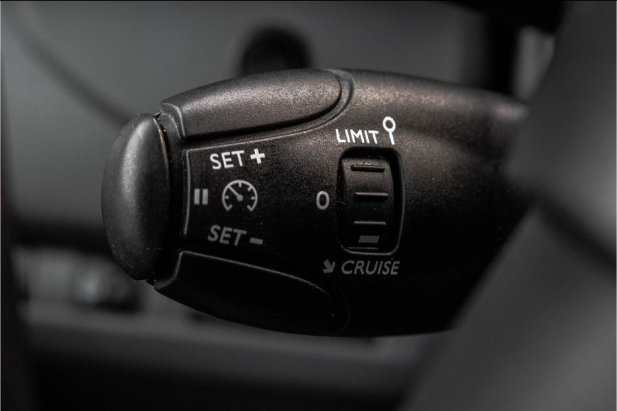 Opel Vivaro L2H1 | 1ste eigenaar | Airco | Cruise | PDC | 3-Zits | Trekhaak