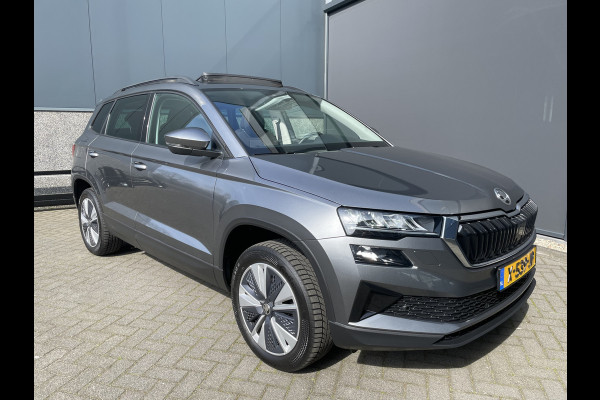 Škoda Karoq 1.5 TSI ACT Business Edition Plus Schuif/kanteldak - Achteruitrijcamera - Elektrische trekhaak stuurverwarming- Stoelverwarming - Parkeersensoren - Airco - Apple carplay - Navigatiesysteem - Achterspoiler - Stuur multifunctio Licht metalen velgen 17 inch - Bluetooth - Cruise control - Dakrails - Extra getint glas - Keyless entry/start - Led verlichting - Start/stop systeem - Elektrische ramen - Led verlichting