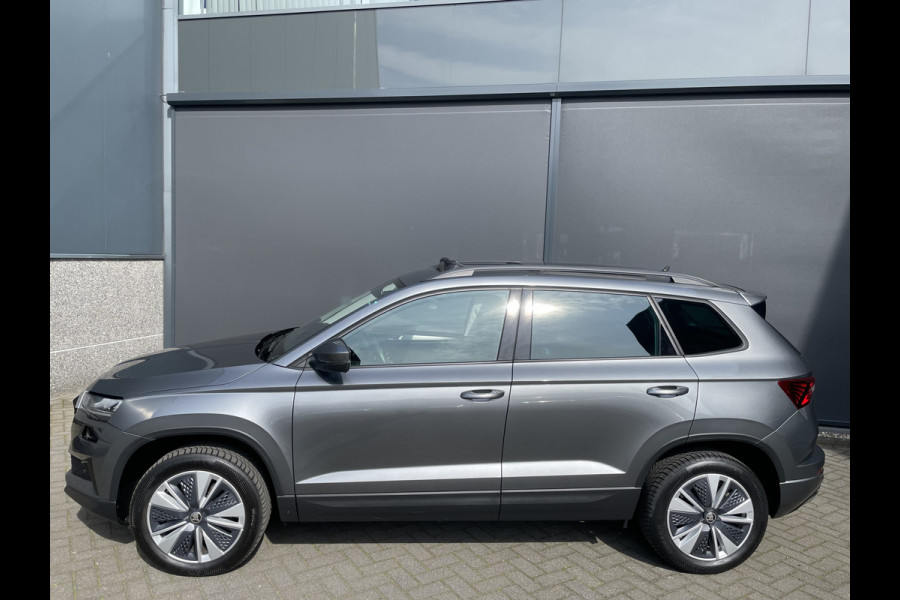 Škoda Karoq 1.5 TSI ACT Business Edition Plus Schuif/kanteldak - Achteruitrijcamera - Elektrische trekhaak stuurverwarming- Stoelverwarming - Parkeersensoren - Airco - Apple carplay - Navigatiesysteem - Achterspoiler - Stuur multifunctio Licht metalen velgen 17 inch - Bluetooth - Cruise control - Dakrails - Extra getint glas - Keyless entry/start - Led verlichting - Start/stop systeem - Elektrische ramen - Led verlichting