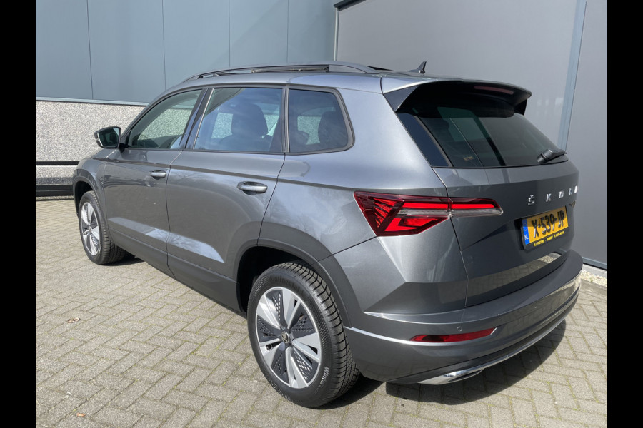 Škoda Karoq 1.5 TSI ACT Business Edition Plus Schuif/kanteldak - Achteruitrijcamera - Elektrische trekhaak stuurverwarming- Stoelverwarming - Parkeersensoren - Airco - Apple carplay - Navigatiesysteem - Achterspoiler - Stuur multifunctio Licht metalen velgen 17 inch - Bluetooth - Cruise control - Dakrails - Extra getint glas - Keyless entry/start - Led verlichting - Start/stop systeem - Elektrische ramen - Led verlichting