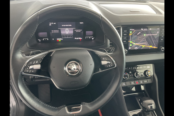 Škoda Karoq 1.5 TSI ACT Business Edition Plus Schuif/kanteldak - Achteruitrijcamera - Elektrische trekhaak stuurverwarming- Stoelverwarming - Parkeersensoren - Airco - Apple carplay - Navigatiesysteem - Achterspoiler - Stuur multifunctio Licht metalen velgen 17 inch - Bluetooth - Cruise control - Dakrails - Extra getint glas - Keyless entry/start - Led verlichting - Start/stop systeem - Elektrische ramen - Led verlichting